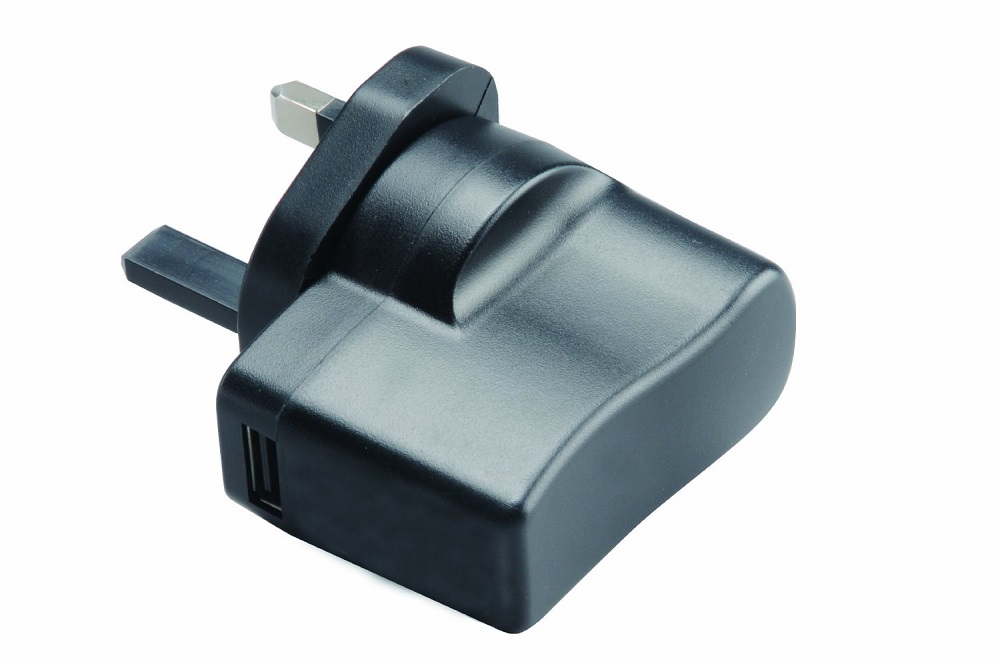 AKASA USB cestovn� nab�je�ka
