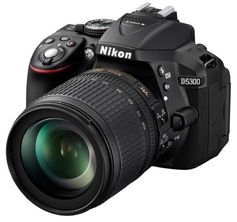 NIKON D5300 + 18-105 AF-S VR