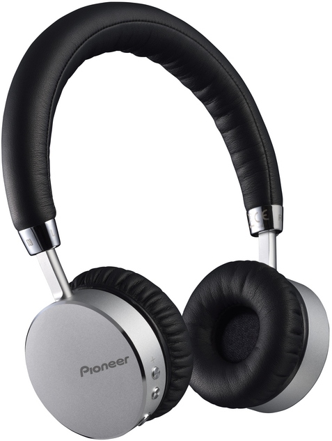 Pioneer sluch�tka s BT �ernost��brn�