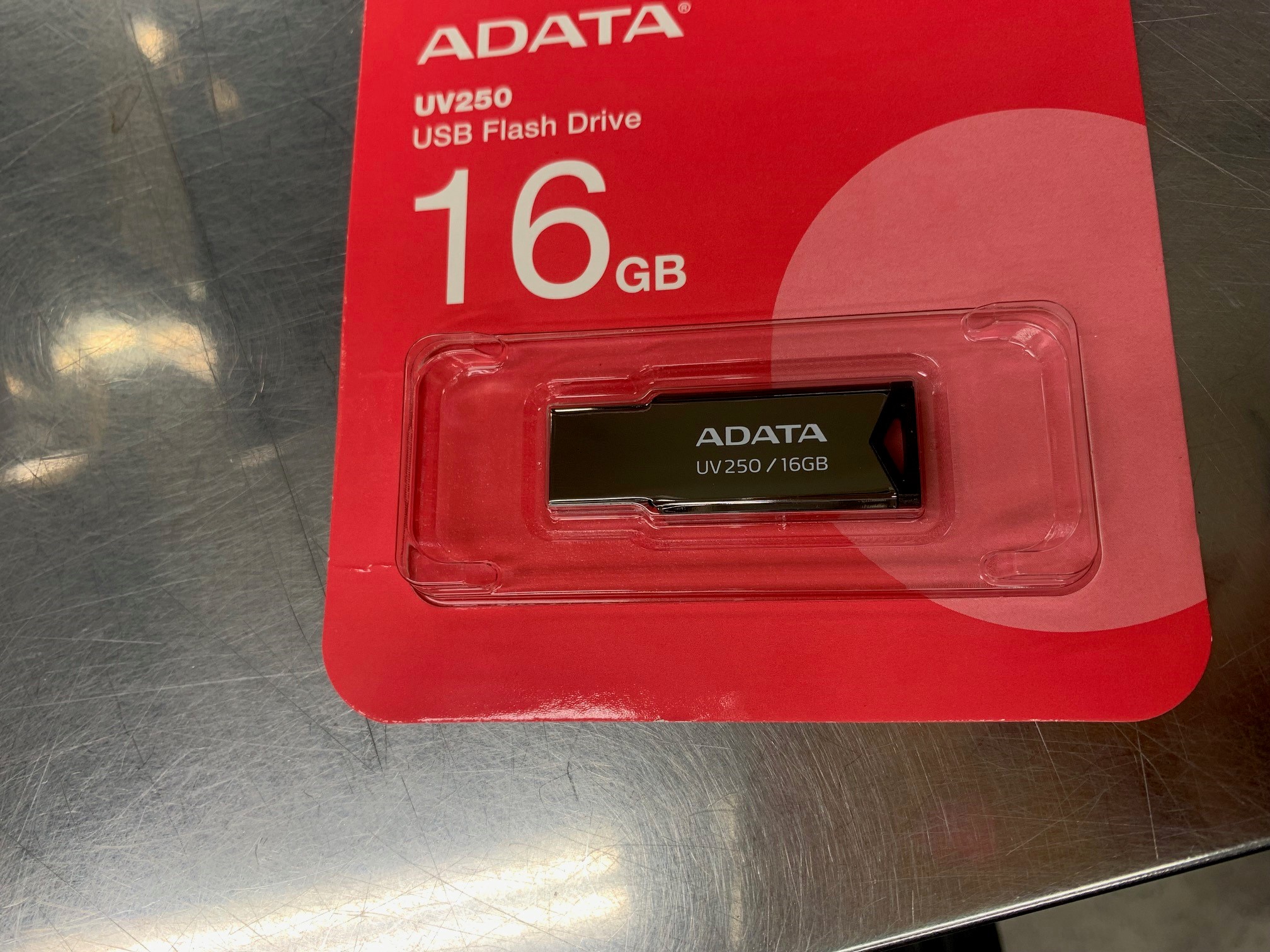 ADATA UV250 16GB kovová / AUV250-16G-RBK
